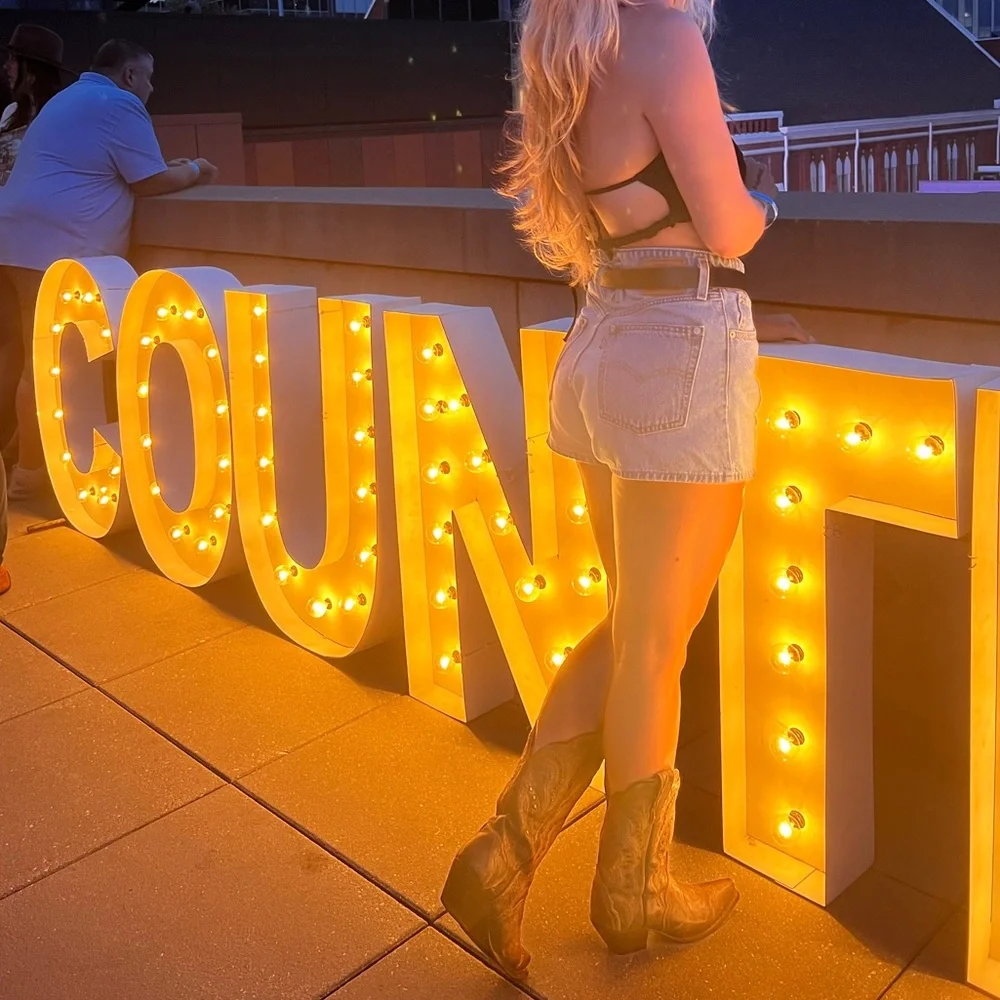 Levi’s High Waisted Mom Denim Shorts - Picture 11 of 12